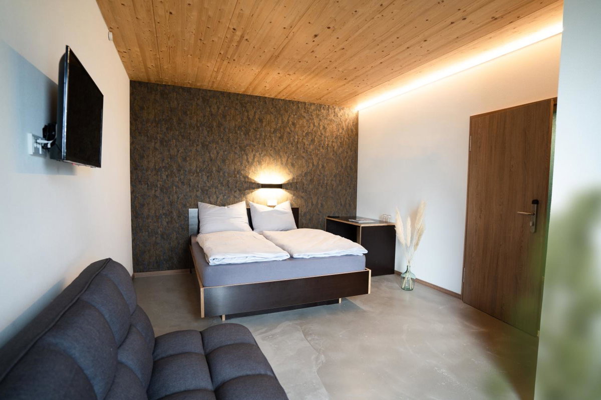 Motel Q, Deutschland