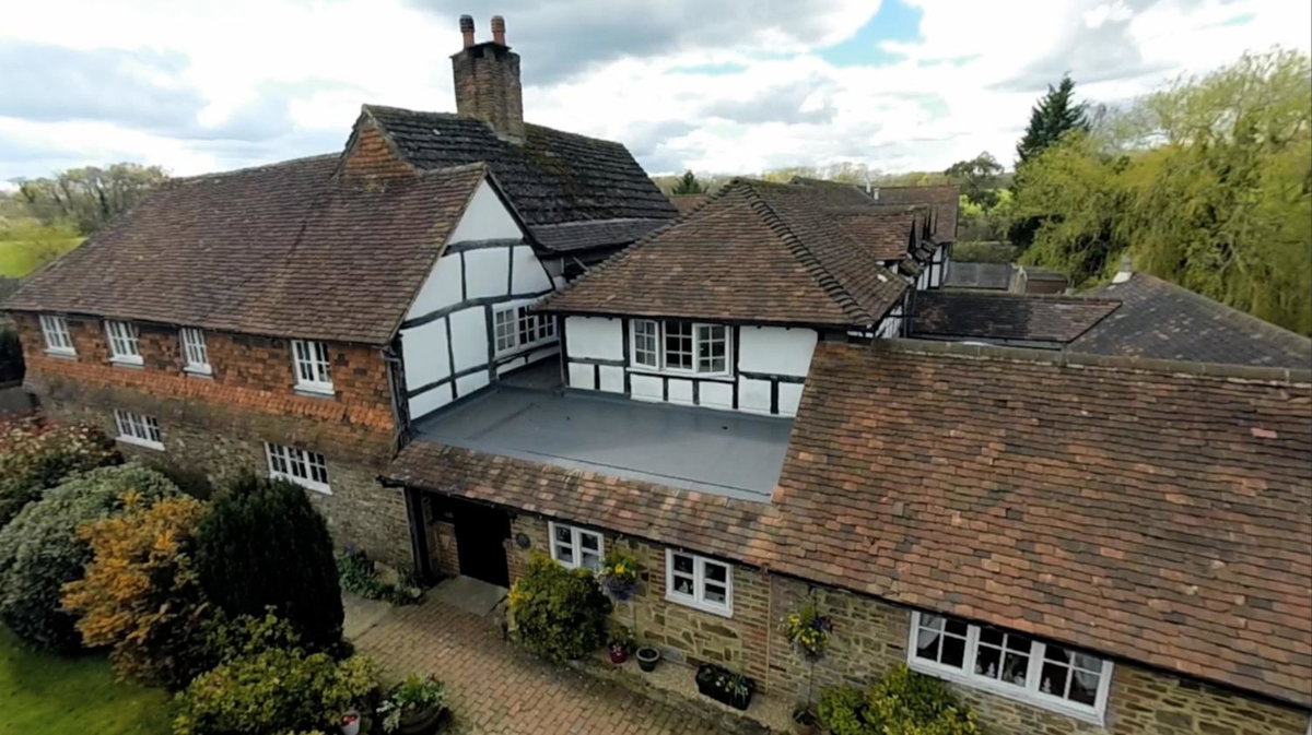 Hotel · Random Hall, Slinfold