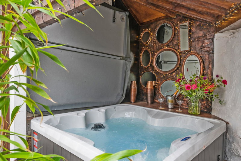 Cramwell Cottage, The Ley Arms, Exeter, United Kingdom