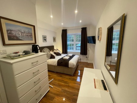 Oakhurst Gatwick and holiday parking five pounds per day and transport between six am and eleven pm, Crawley, United Kingdom