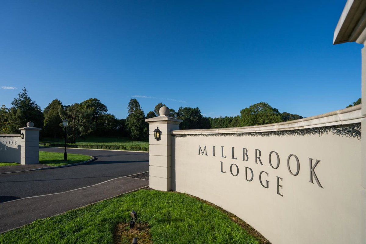 Hotel · Millbrook Lodge, Ballynahinch