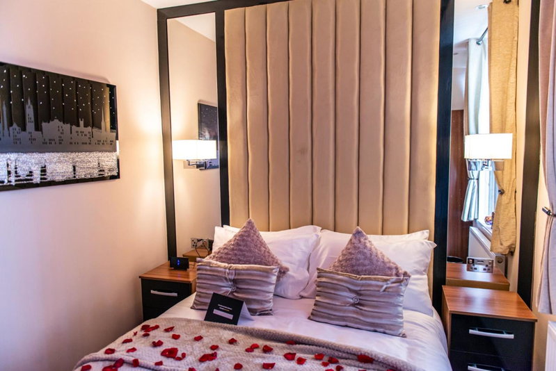 Velmora Suites Bradford, Bradford, United Kingdom