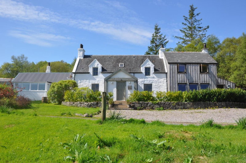 Old Kyle Farm - Stunning Views - 2 mins from Skye Bridge, Kyleakin, United Kingdom