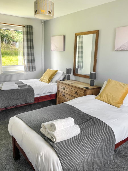 Old Kyle Farm - Stunning Views - 2 mins from Skye Bridge, Kyleakin, United Kingdom