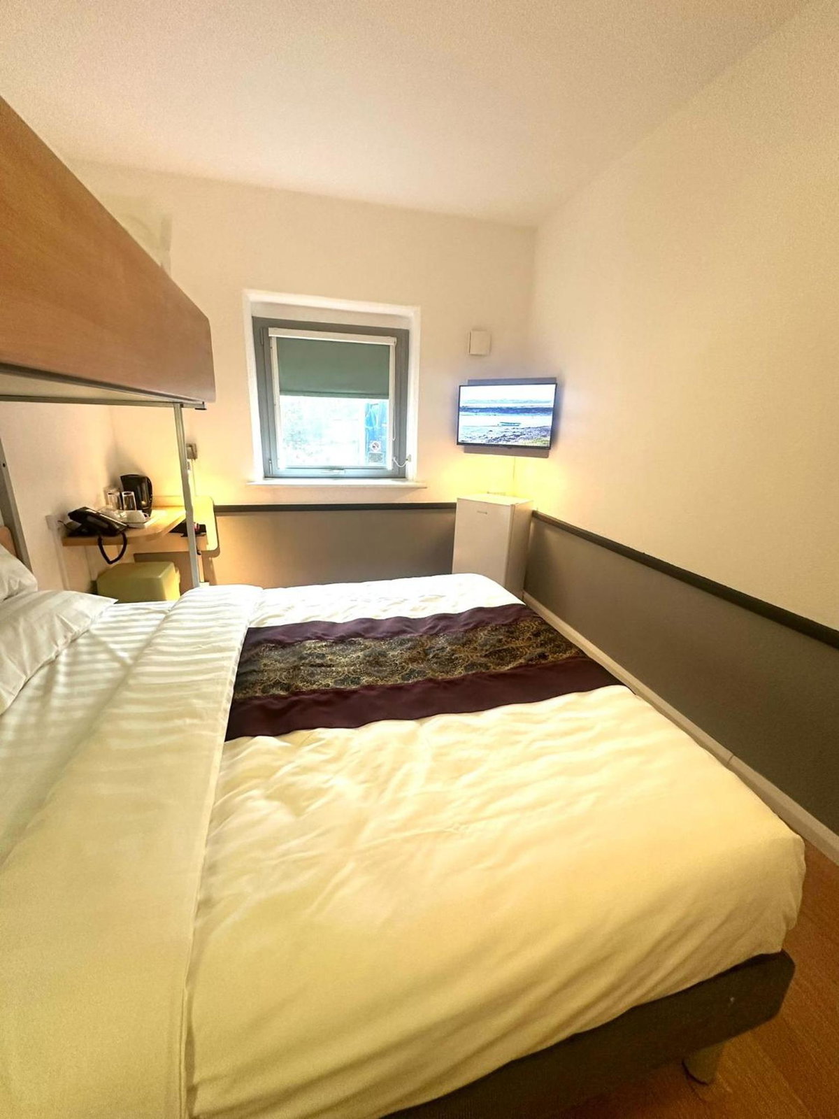Hotel · Cambridge Hotel Bradford Central, Bradford