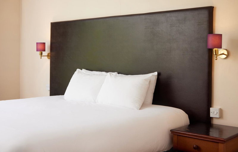 Bear Hotel by Greene King Inns, Havant, United Kingdom