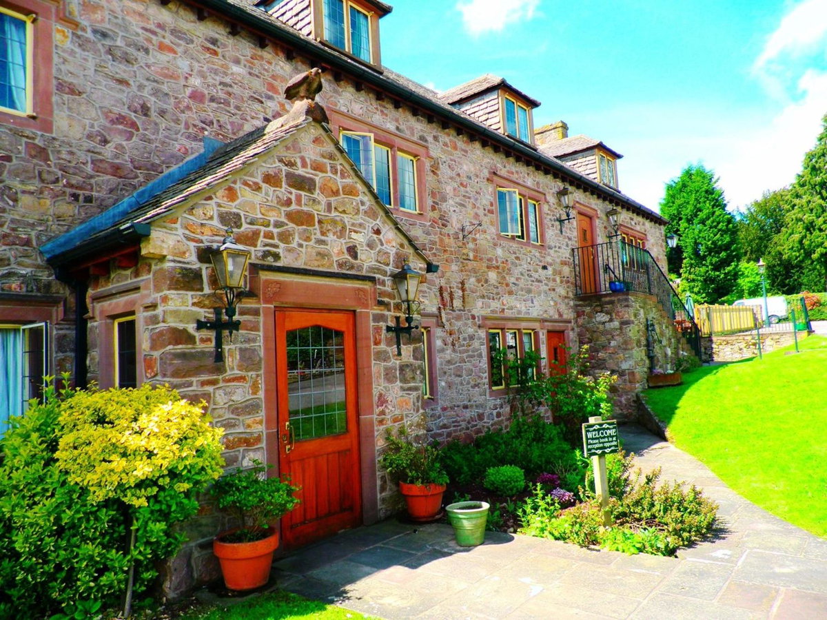 Hotel · The George Hotel, Lydney