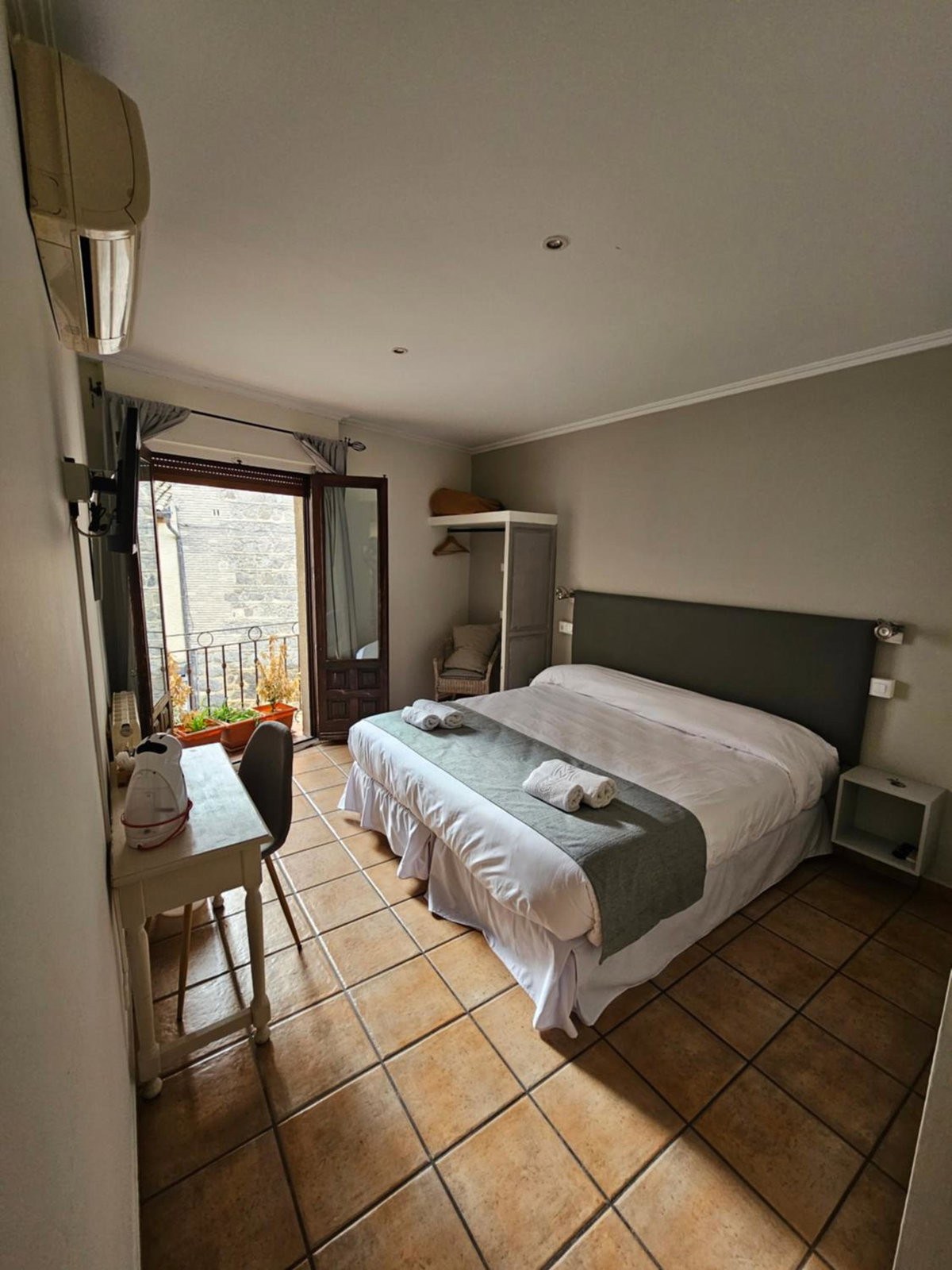 Hostal La Campana, Испания