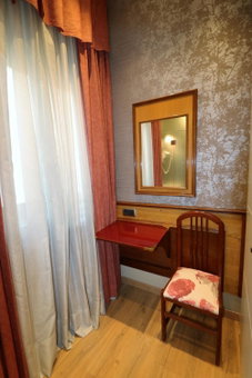 Hostal Hispano - Argentino Gran Vía, Madrid, Spain