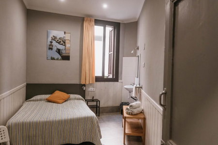 Pensión 45, Barcelona, Spain