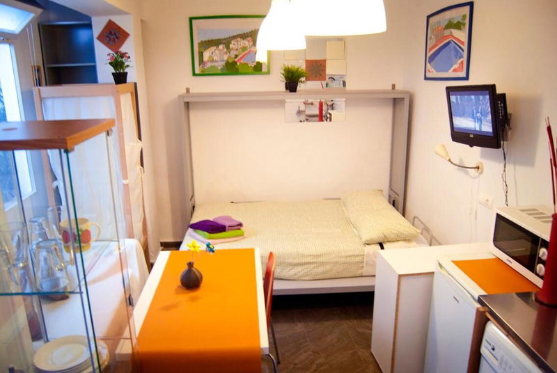 Golondrinas de la Alhambra, Granada, Spain