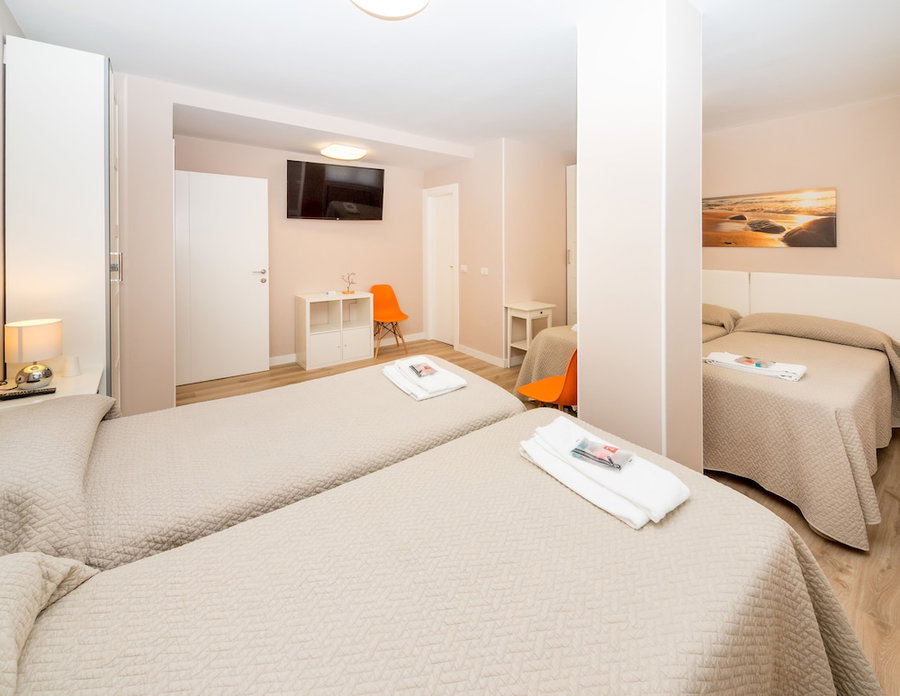 Gestión de Alojamientos Rooms - Guest House, Pamplona, Spain