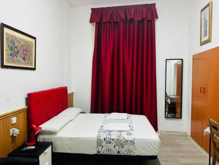 Hostal Mont Thabor, Barcelona, Spain