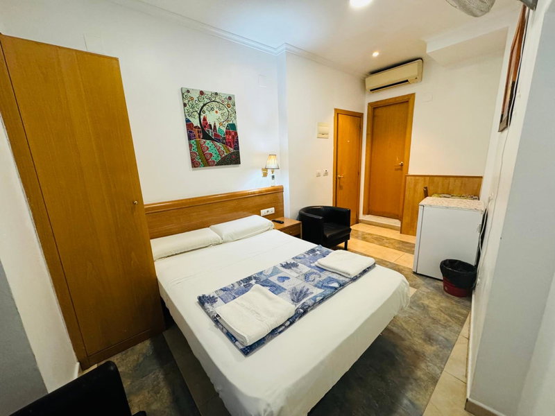 Hostal Mont Thabor, Barcelona, Spain