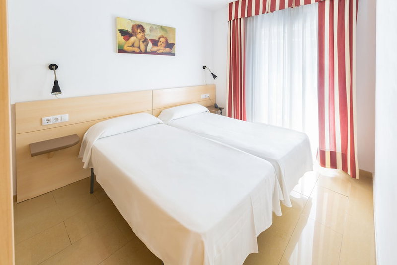 Apartamentos Neptuno, Calella, Spain