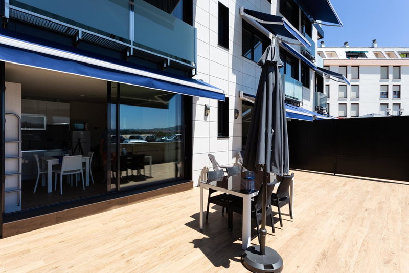 Apartamentos Playa De Los Barcos, Isla, Spain