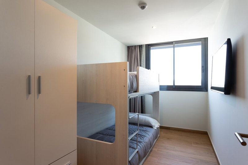 Apartamentos Playa De Los Barcos, Isla, Spain