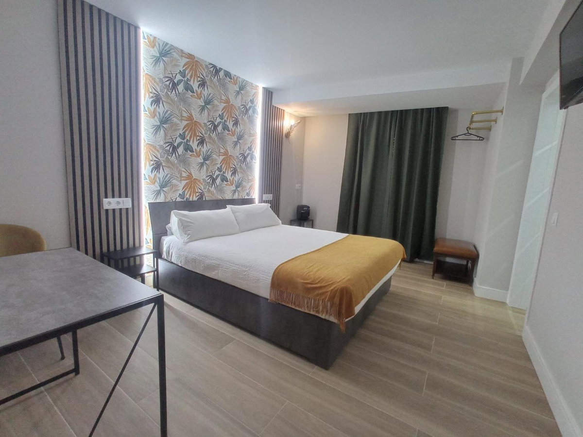 Hostal Fronton, Испания