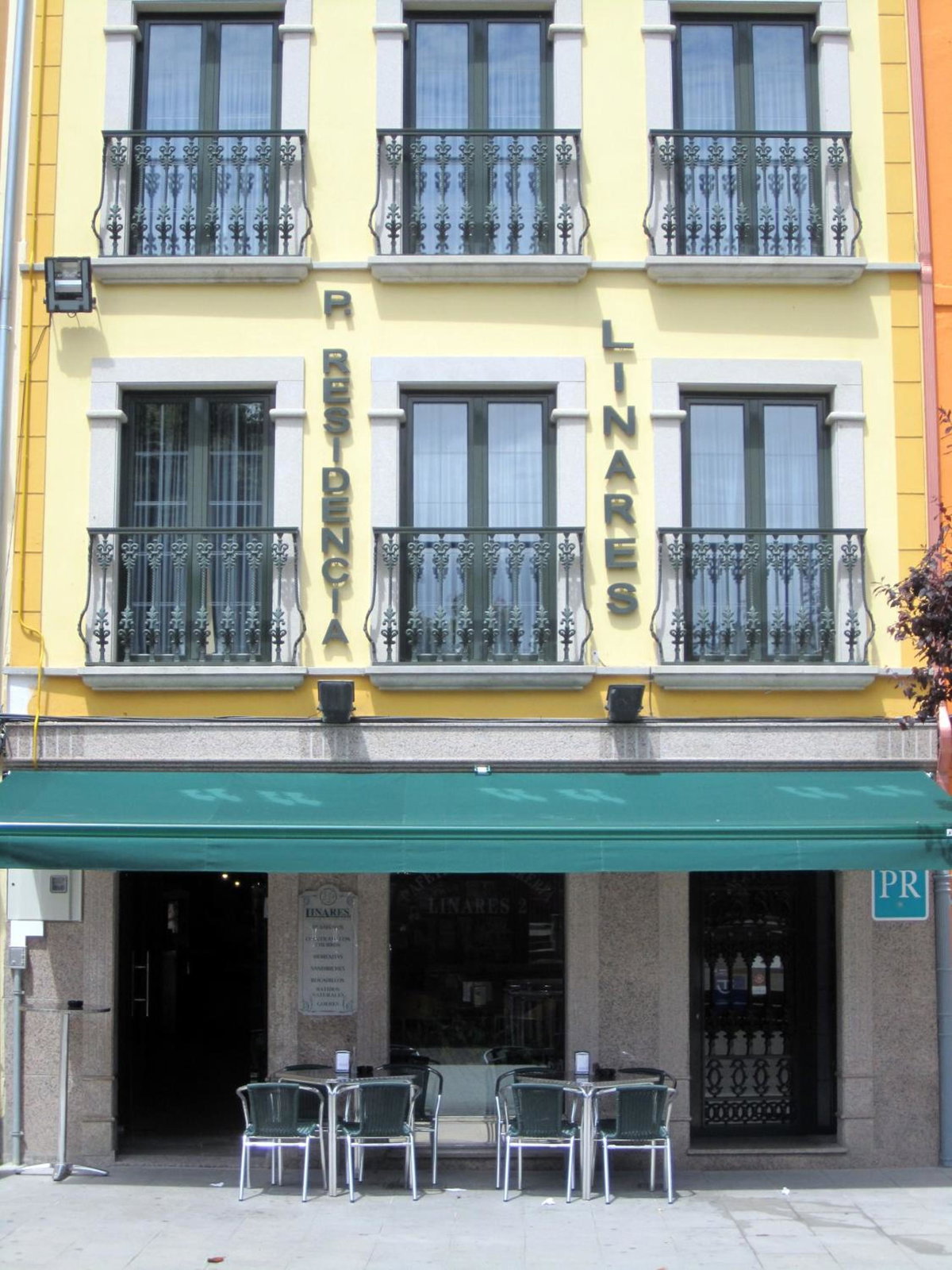 Hotel · Hostal Linares, Ribadeo