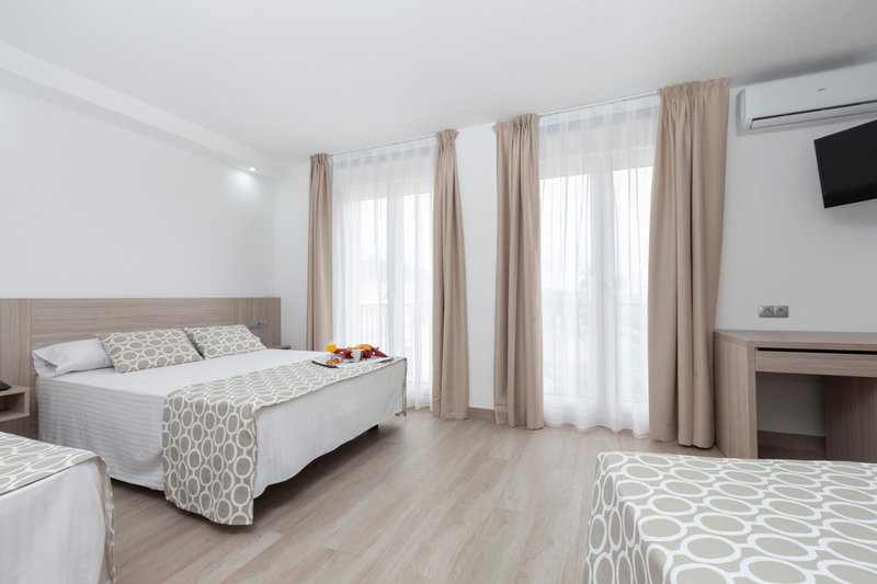 Hotel Olympia Ronda II, El Puig, Spain