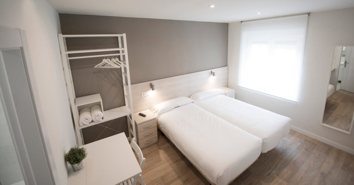 Hotel · Happy Hostal Carrales, Burgos