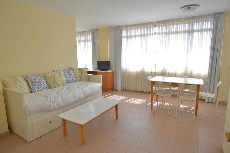 Apartamentos Marina, Naveces, Spain