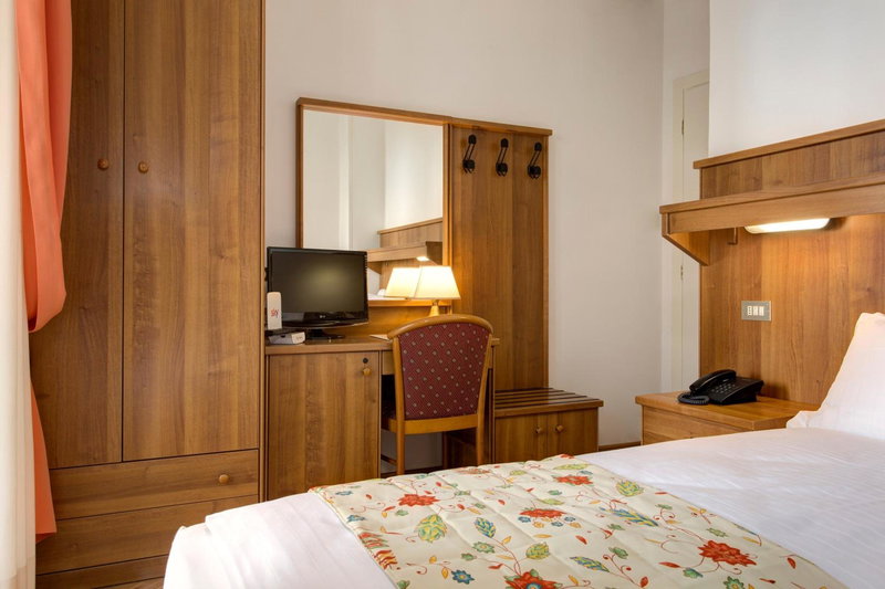 Hotel Cavalieri Palace & Suites, Lido di Jesolo, Italy