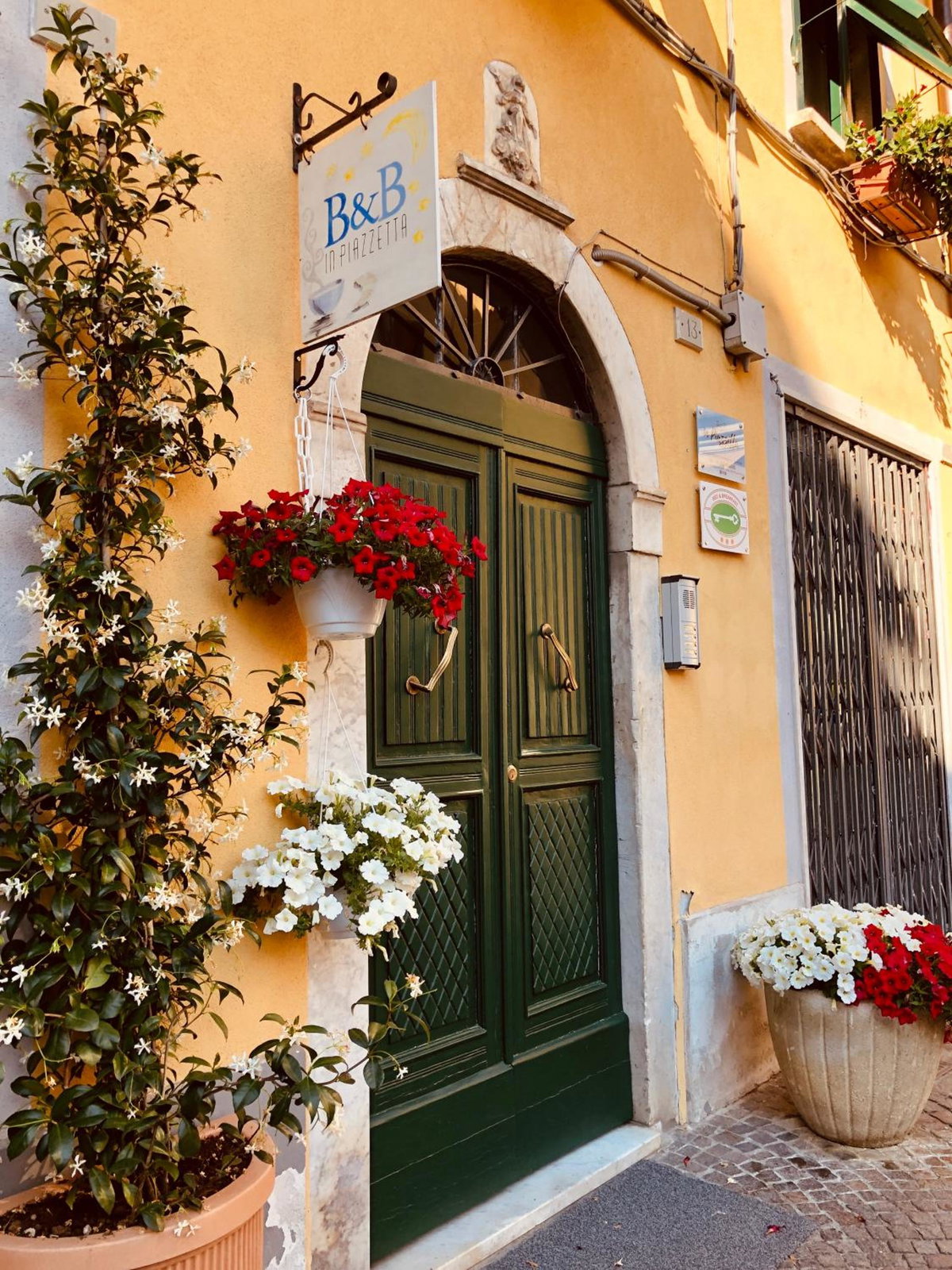 Hotel · Affittacamere in Piazzetta, Sarzana