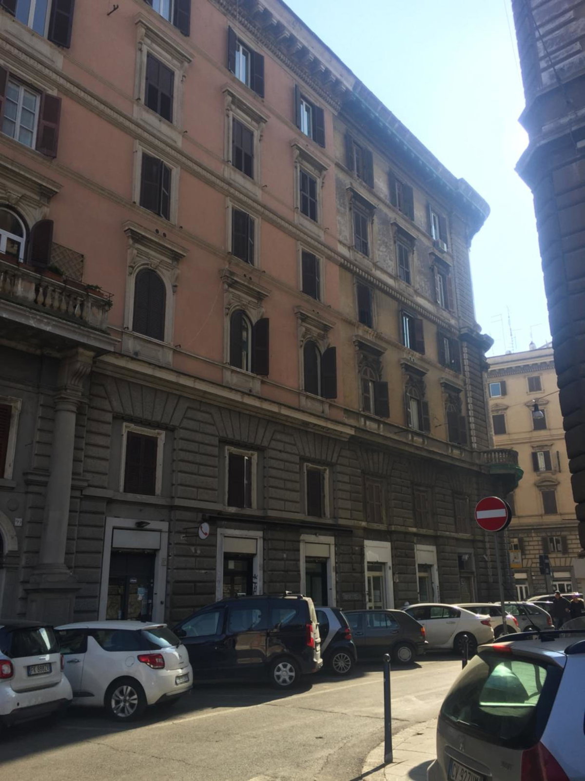 Bakirooms, Italy