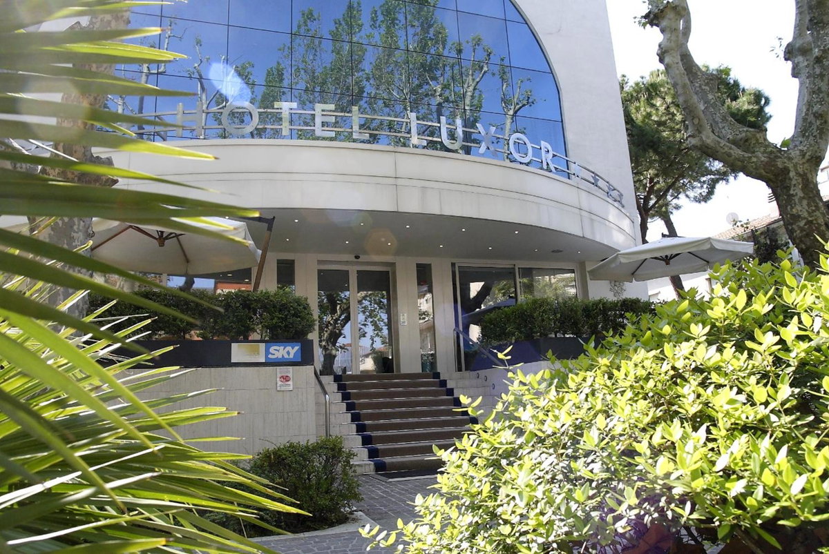 Hotel Luxor, Italia