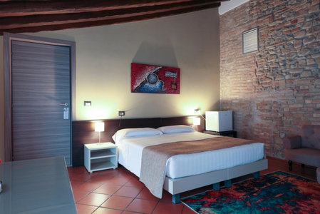 Dmora Retreat, Parma, Italy