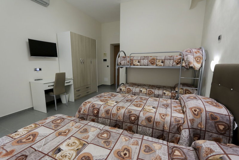 Donn'Anna Bed & Breakfast, Naples, Italy
