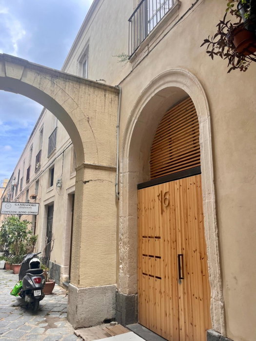 Loft Real Centro Messina 110mq 2 Camere 2 Bagni, Messina, Italy