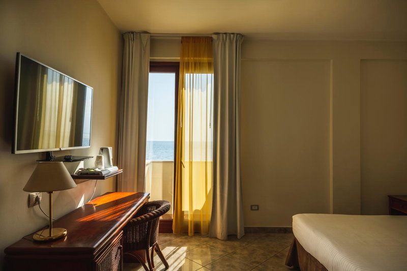 Apulia Hotel Taranto Ara Solis, Lido Azzurro, Italy