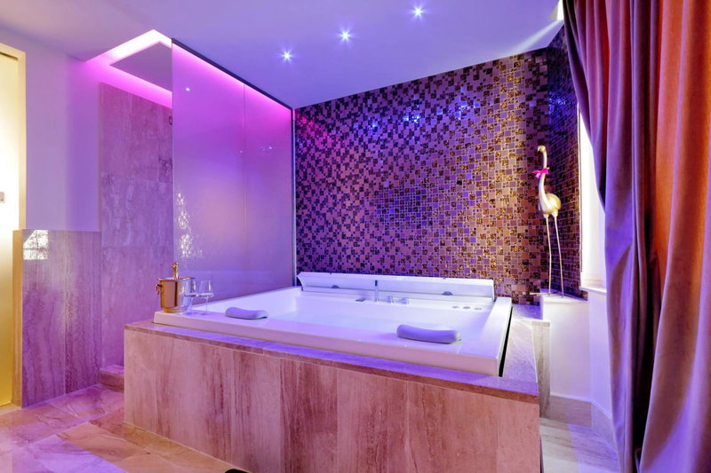 Spanish Diamond Luxury Suites & Jacuzzi, Rome, Italy