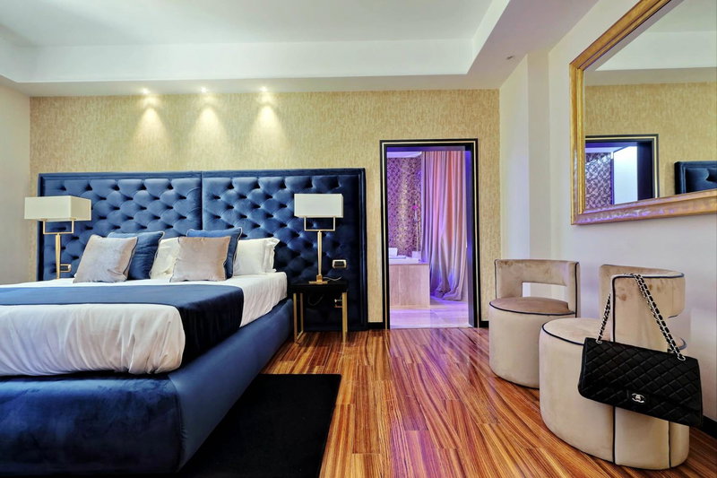 Spanish Diamond Luxury Suites & Jacuzzi, Rome, Italy