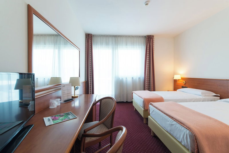 Airport Hotel, Bagnatica, Italy