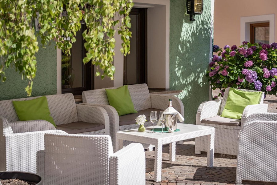 Hotel Weisse Lilie - B&B, Mühlbach, Italy