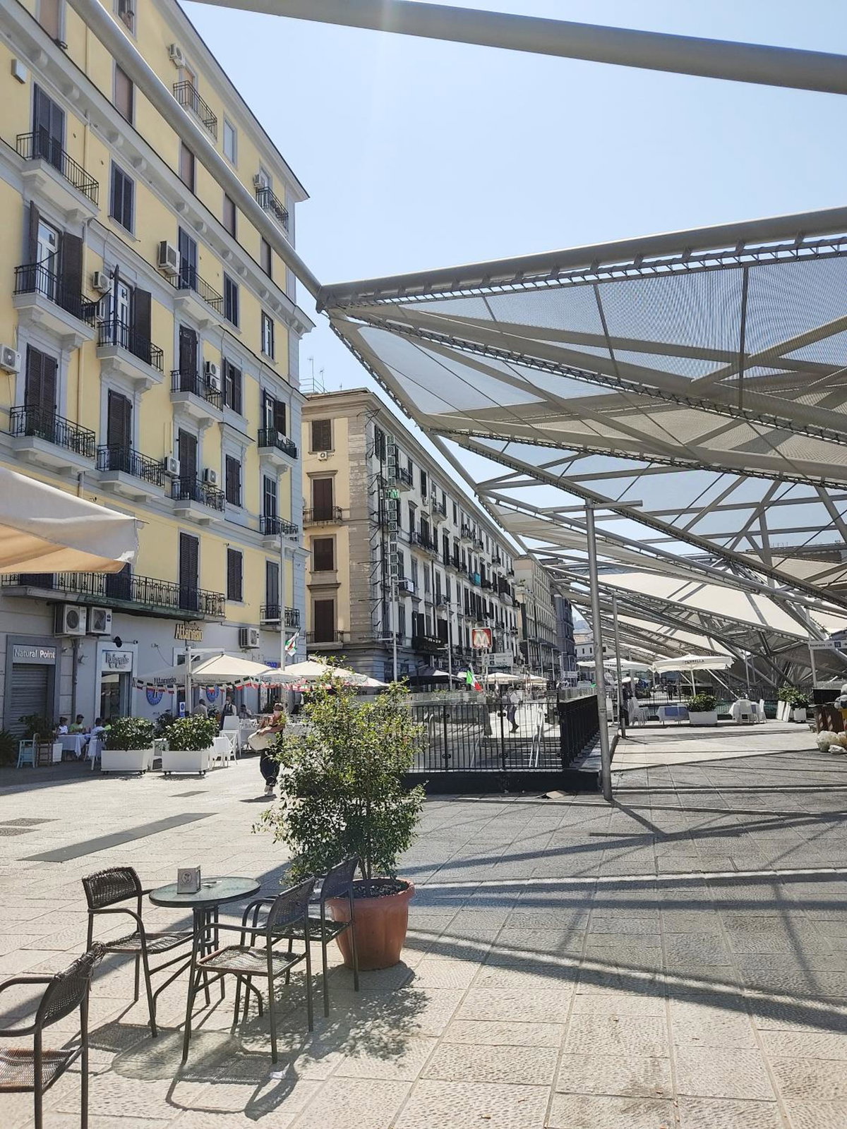 New Gallery, Italy