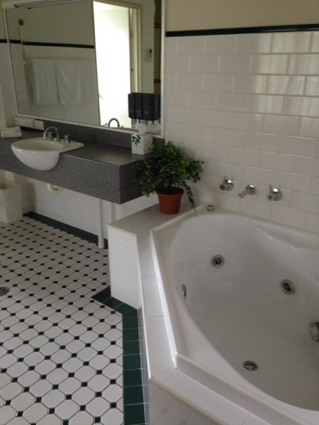 Francis Phillip Motor Inn and The Lodge, Singleton, Australia