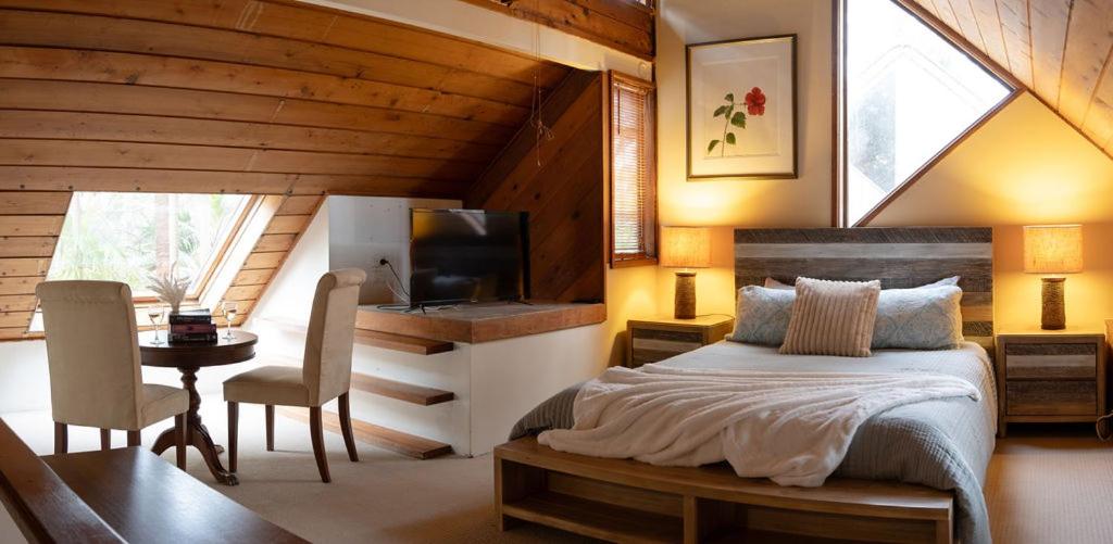 Hotel · Lake Russell Retreat, Emerald Beach
