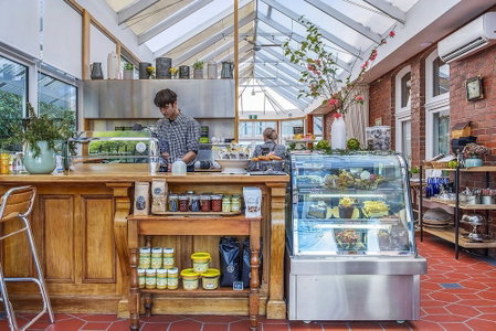 Cygnet Old Bank B & B Cafe & Gift Store, Cygnet, Australia