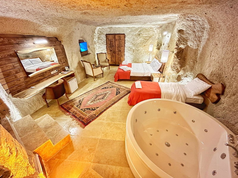 Asma Altı Cave, Nar, Turkey