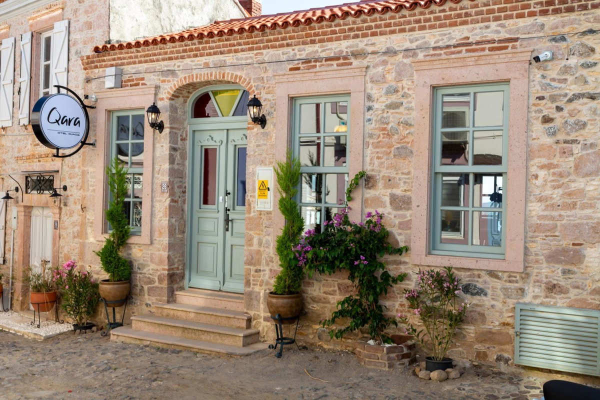 Qara Otel, Turkey