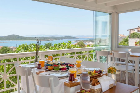 Cunda Pur Beyaz Hotel, Cunda, Turkey