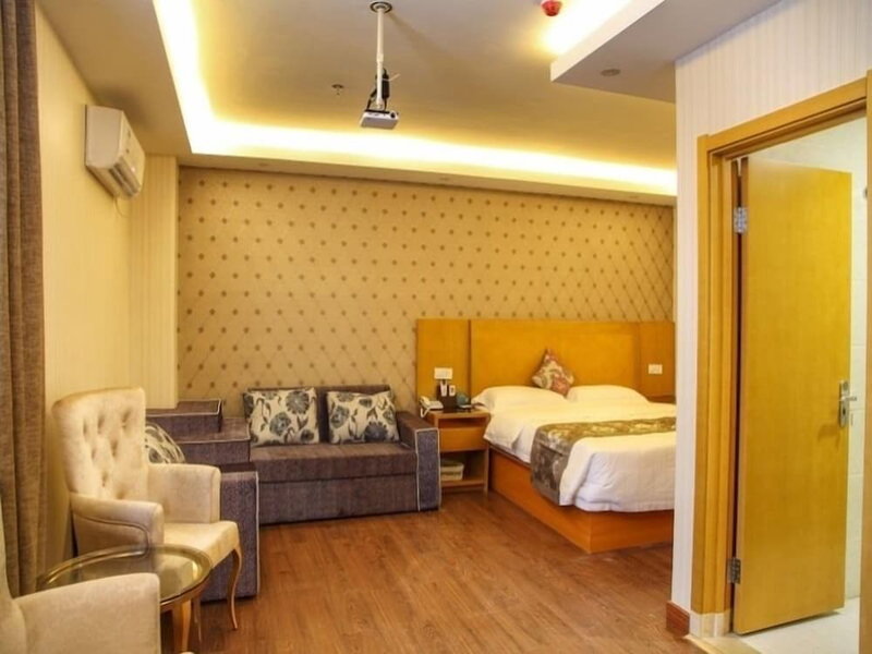 GreenTree Inn Zhuhai Light Rail Pearl Station Express Hotel, Zhuhai, China