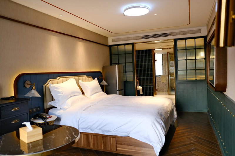 Dayin International Youth Hotel-Near Xinhua Road -Jiaotong University -Free Laundry Luggage Storage -24H Front Desk-English Service, Shanghai, China