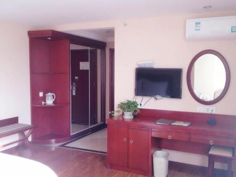 GreenTree Inn Chuzhou Wandong International Car City Express Hotel, Chuzhou, China