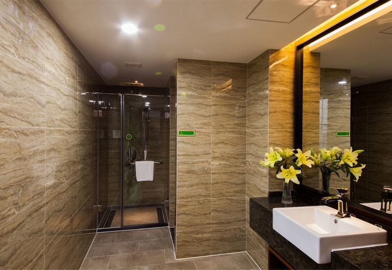 Vienna Hotel Xiangshan Park, Guilin, China