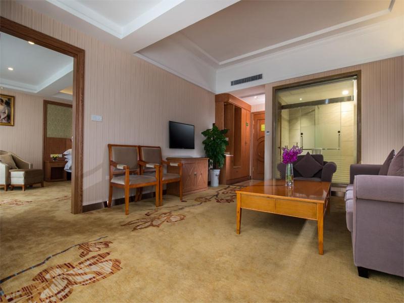 Vienna International Hotel Shenzhen Longgang Lilang, Longgang, China